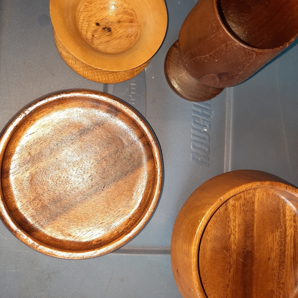 1 Wooden Cup 2 Wooden Bowl and 4 wooden trinket di